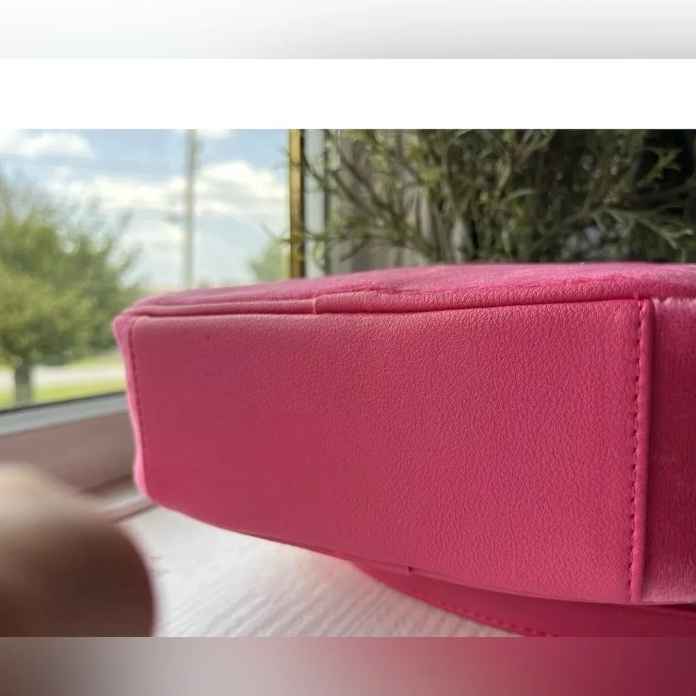 Juicy Couture Free Love Heritage Velour Crossbody Bag Pink w Charm NWT - Picture 7 of 8